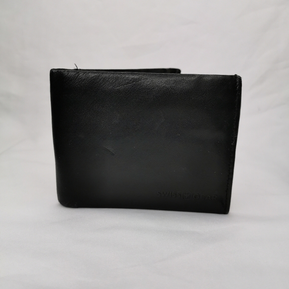 SwissGear Black Genuine Leather Bifold Wallet - Picture 2 of 6